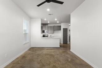 318 Dolphin Dr in Temple, TX - Building Photo - Building Photo