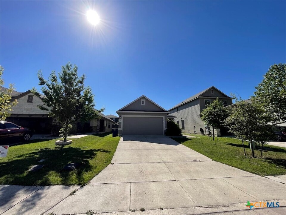 2092 Brandywine Dr in New Braunfels, TX - Building Photo