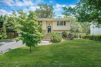 2387 Chestnut Ave in Ronkonkoma, NY - Building Photo - Building Photo