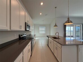 7117 Dilly Lake Ave in Groveland, FL - Building Photo - Building Photo