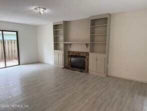 2381 Hampton Falls Dr W in Jacksonville, FL - Building Photo - Building Photo