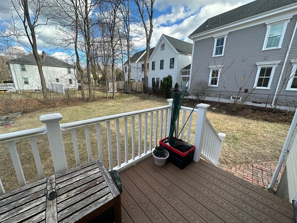993 Massachusetts Ave, Unit 2 in Lexington, MA - Building Photo