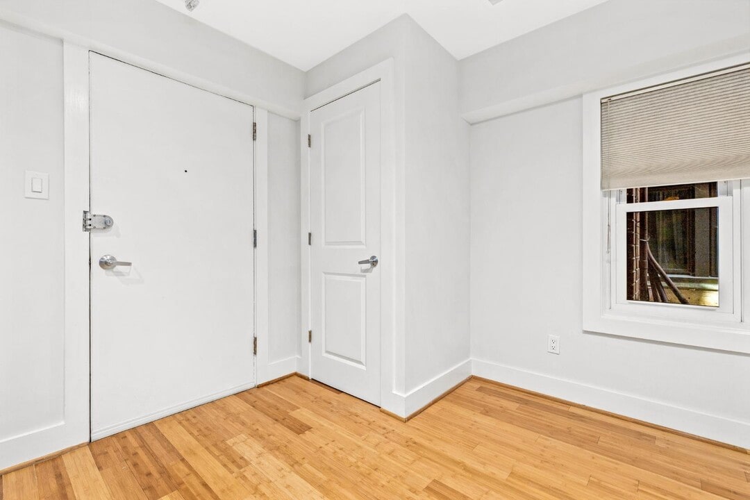 4840 MacArthur Blvd NW in Washington, DC - Building Photo