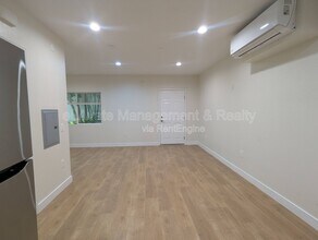 14411 Vanowen St in Los Angeles, CA - Building Photo - Building Photo