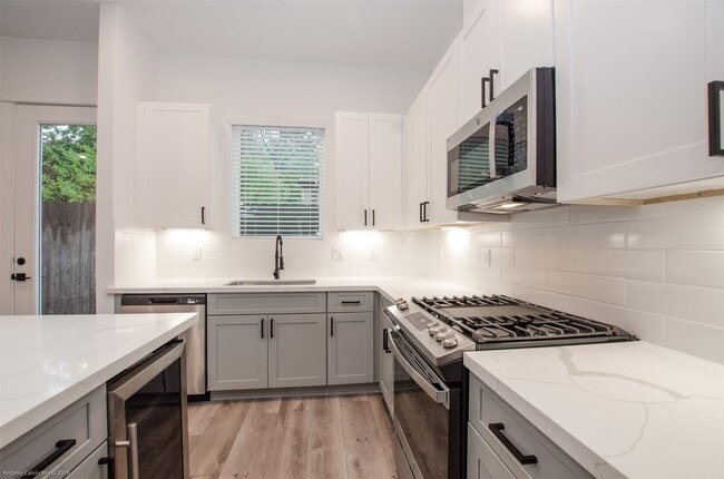 2054 Johanna Crk Dr in Houston, TX - Building Photo - Building Photo