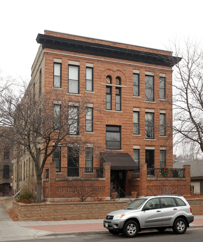 The St. Charles in St. Paul, MN - Foto de edificio - Building Photo