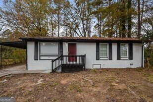 3803 Bakers Ferry Rd SW in Atlanta, GA - Building Photo