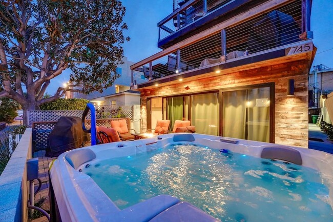 745 Island Ct in San Diego, CA - Building Photo - Building Photo
