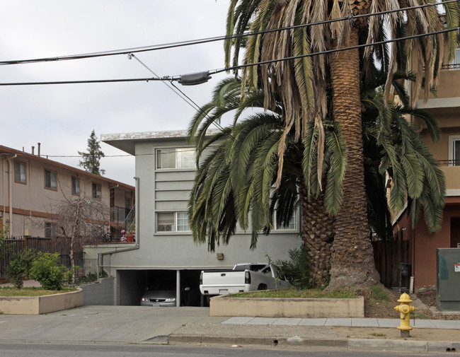 665 S 8th St in San Jose, CA - Foto de edificio - Building Photo