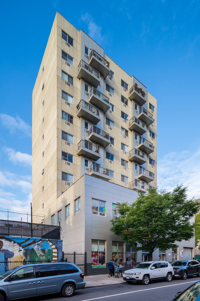 Baltic Tower in Brooklyn, NY - Foto de edificio - Building Photo