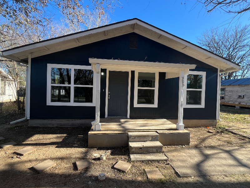 105 Chico St in San Marcos, TX - Building Photo