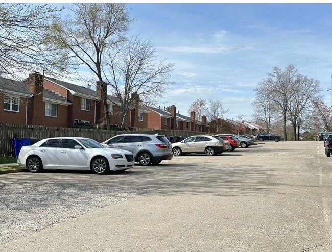 177 S Eagle Creek Dr in Lexington, KY - Building Photo - Building Photo
