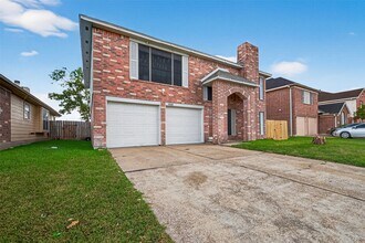 1926 Woodland Hills Dr in Missouri City, TX - Building Photo - Building Photo