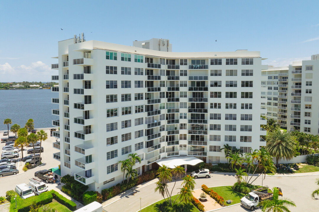 La Fontana in West Palm Beach, FL - Foto de edificio