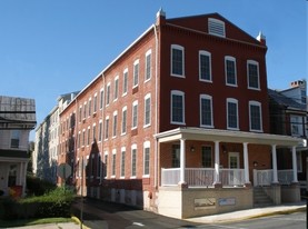 Henner Apartments