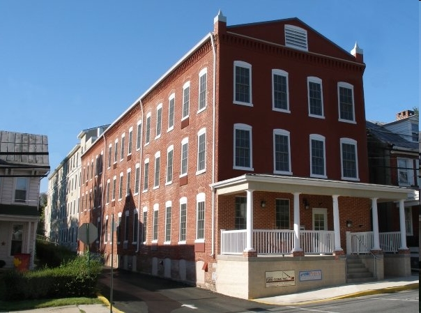 Henner Apartments in Womelsdorf, PA - Building Photo