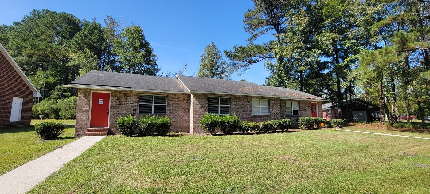 5440 Sidbury Rd in Castle Hayne, NC - Building Photo