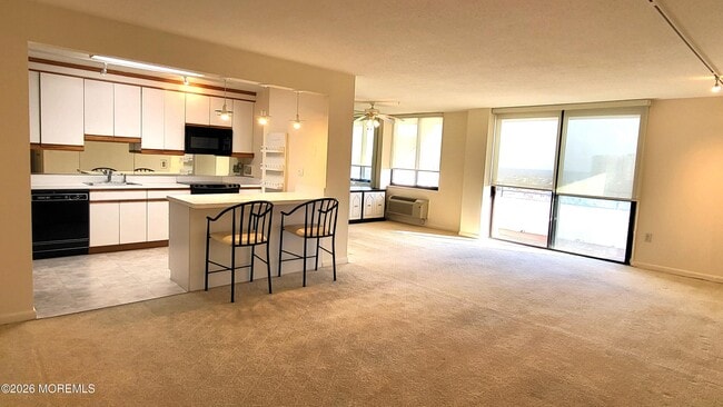 1 Channel Dr in Monmouth Beach, NJ - Foto de edificio - Building Photo