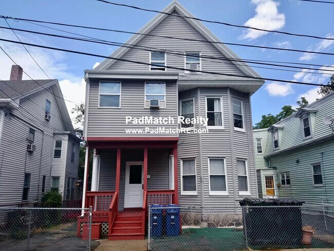 18 Greylock Rd, Unit B in Boston, MA - Foto de edificio - Building Photo