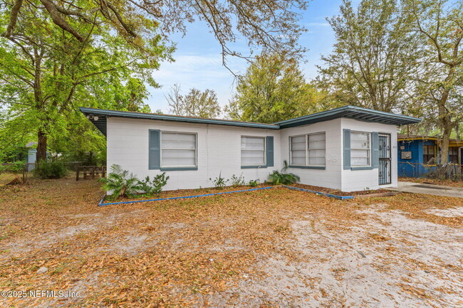 property at 1814 W 33rd St