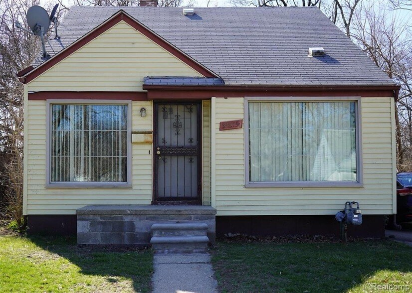 20115 Santa Barbara Dr in Detroit, MI - Building Photo