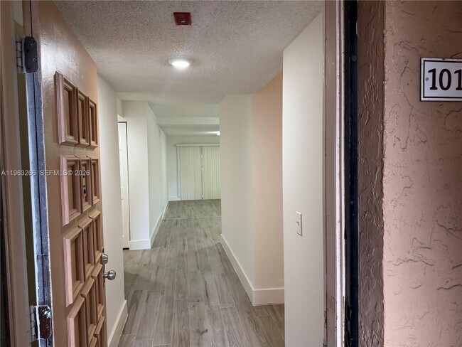 2700 Coral Springs Dr in Coral Springs, FL - Foto de edificio - Building Photo