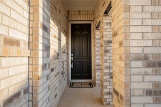 215 Grand Cyn Wy in Kyle, TX - Building Photo - Building Photo