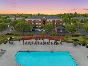 Laurel Springs in High Point, NC - Foto de edificio - Building Photo