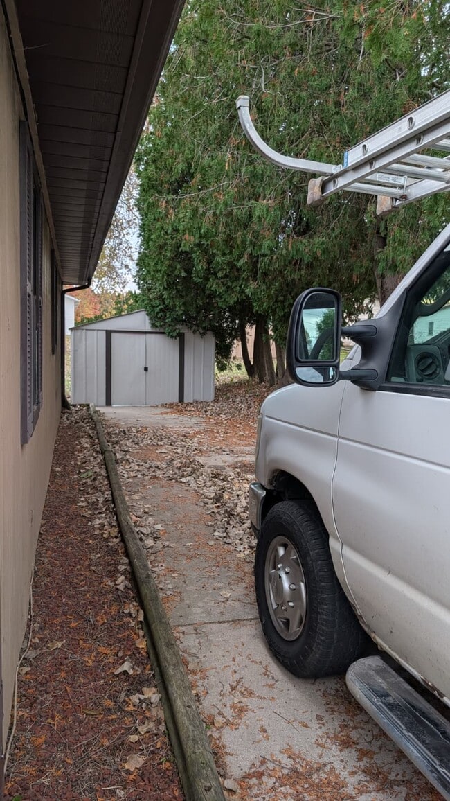 3711 Mangin St, Unit 3711 in Manitowoc, WI - Building Photo - Building Photo