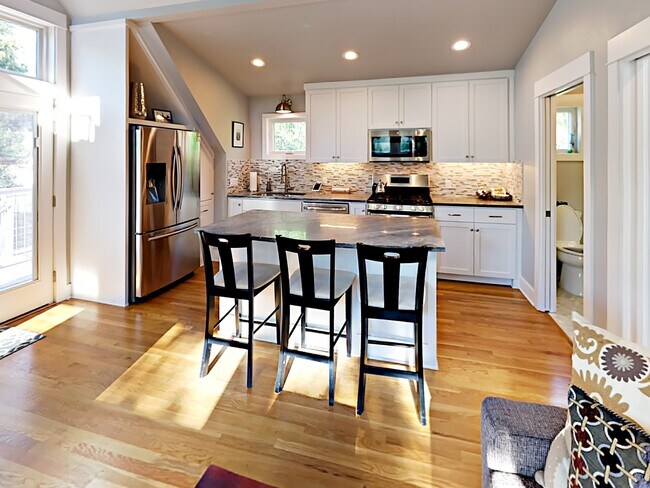 2206 Iva Ln in Austin, TX - Building Photo - Building Photo