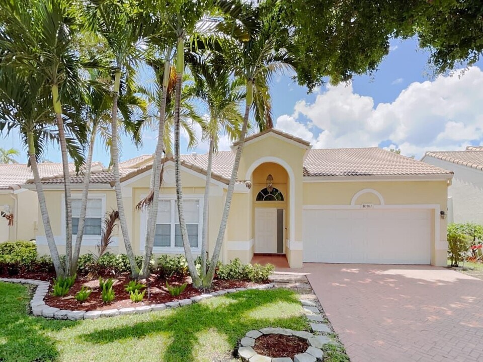 10162 Aspen Way in Palm Beach Gardens, FL - Building Photo