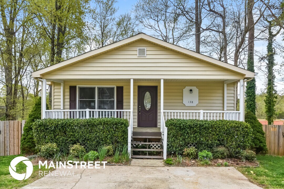 138 Arcaro Dr in Greensboro, NC - Foto de edificio