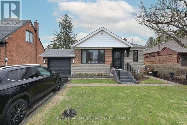 1535 Pharmacy Ave in Toronto, ON - Building Photo - Building Photo