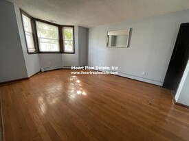 474-1 E 7th St, Unit 474 in Boston, MA - Building Photo - Building Photo