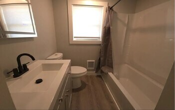 12 Hunnewell Rd, Unit 12 Hunnewell Rd Worcester in Worcester, MA - Foto de edificio - Building Photo