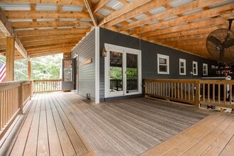 186 Providence St in Mendon, MA - Building Photo - Building Photo