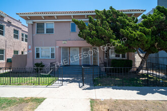 736-744 Olive Ave in Long Beach, CA - Building Photo - Building Photo