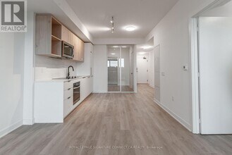 1185 Dupont St in Toronto, ON - Building Photo - Building Photo