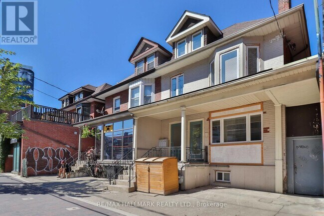 880 College St in Toronto, ON - Building Photo - Building Photo