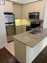 50-450 Absolute Ave in Mississauga, ON - Building Photo - Building Photo