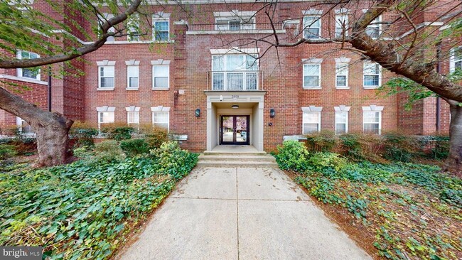 3609 38th St NW in Washington, DC - Foto de edificio - Building Photo