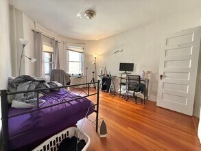 1908 Beacon St, Unit 2 in Brookline, MA - Building Photo - Building Photo