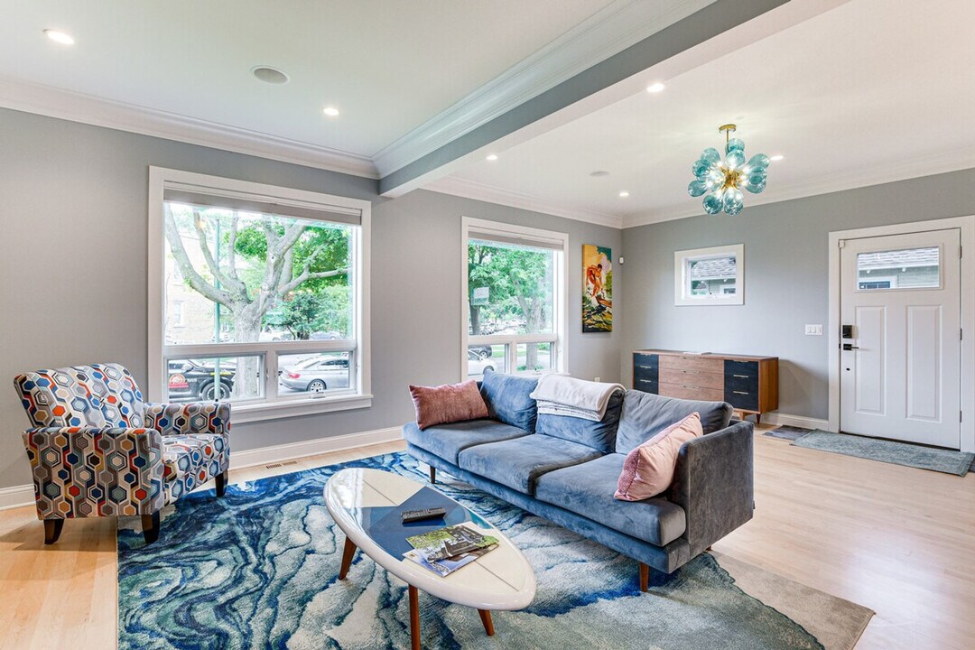 4727 N Kiona Ave in Chicago, IL - Building Photo