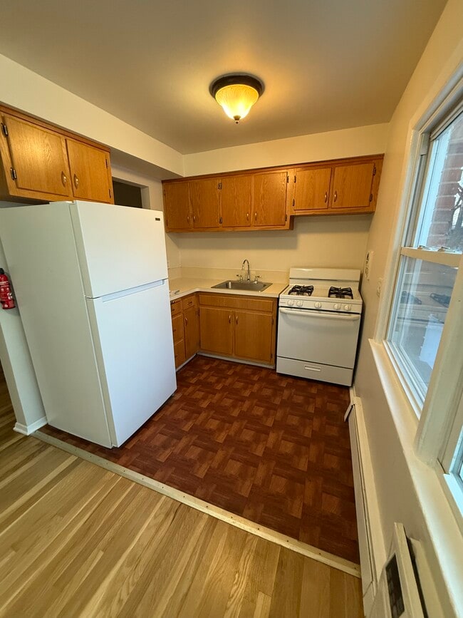 160 W Westfield Ave in Roselle Park, NJ - Building Photo - Building Photo