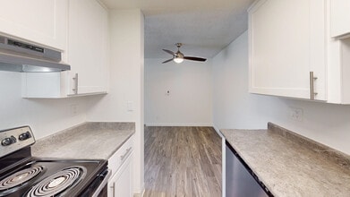 521 Alameda del Prado in Novato, CA - Building Photo - Building Photo
