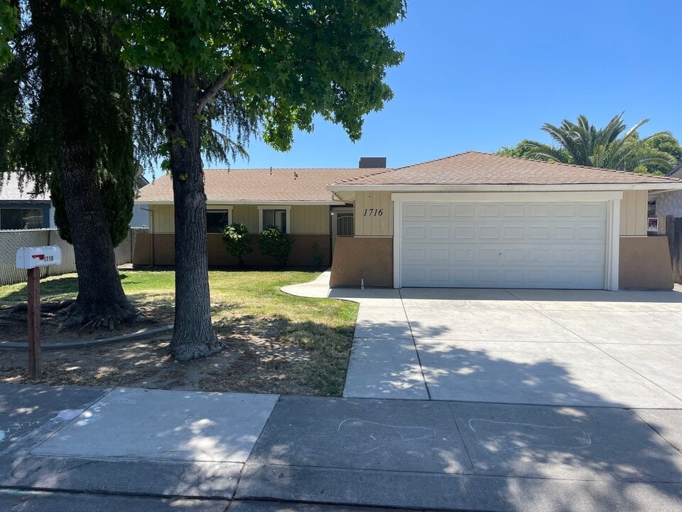 1716 Sandalwood Dr in Stockton, CA - Building Photo