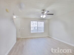 176 Spring Walk Wy in Lawrenceville, GA - Building Photo - Building Photo