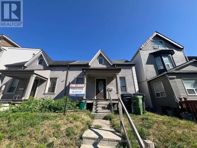 property at 822-822 Gerrard St E