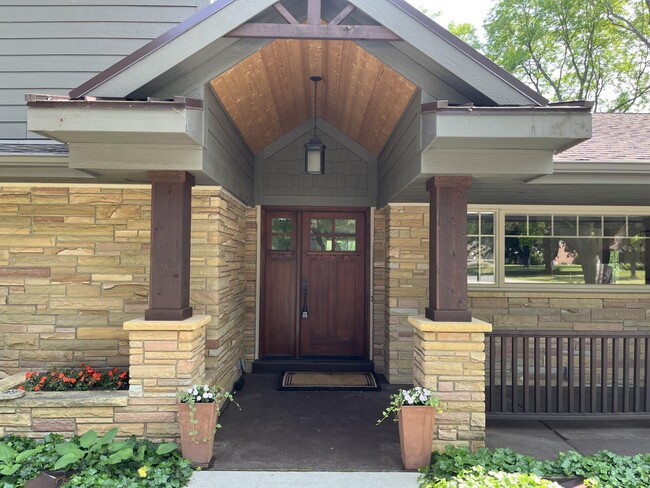 701 Riverview Dr in Thiensville, WI - Building Photo - Building Photo