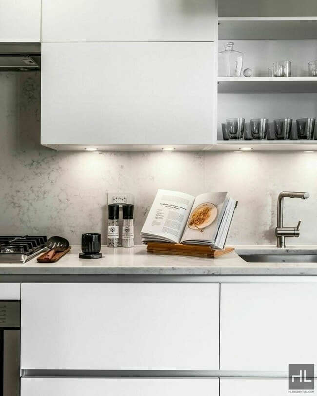 East 44th Street, Unit 31H in New York, NY - Foto de edificio - Building Photo